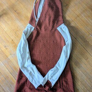 Very cute Vanilla Bay sweatshirt